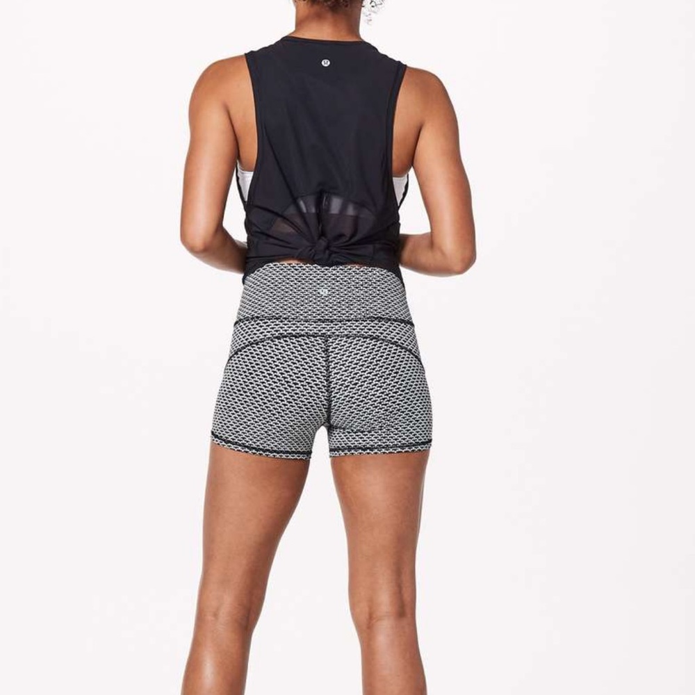 💫Lululemon Shorts Everlux 2.5” !!